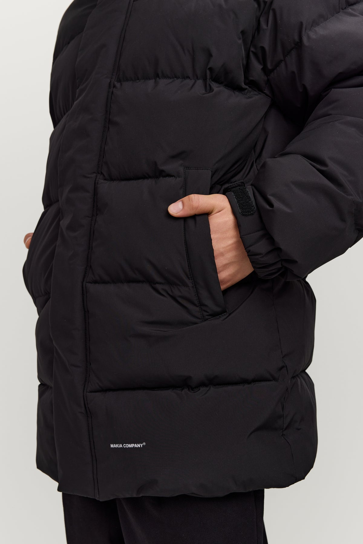 Aamos Jacket